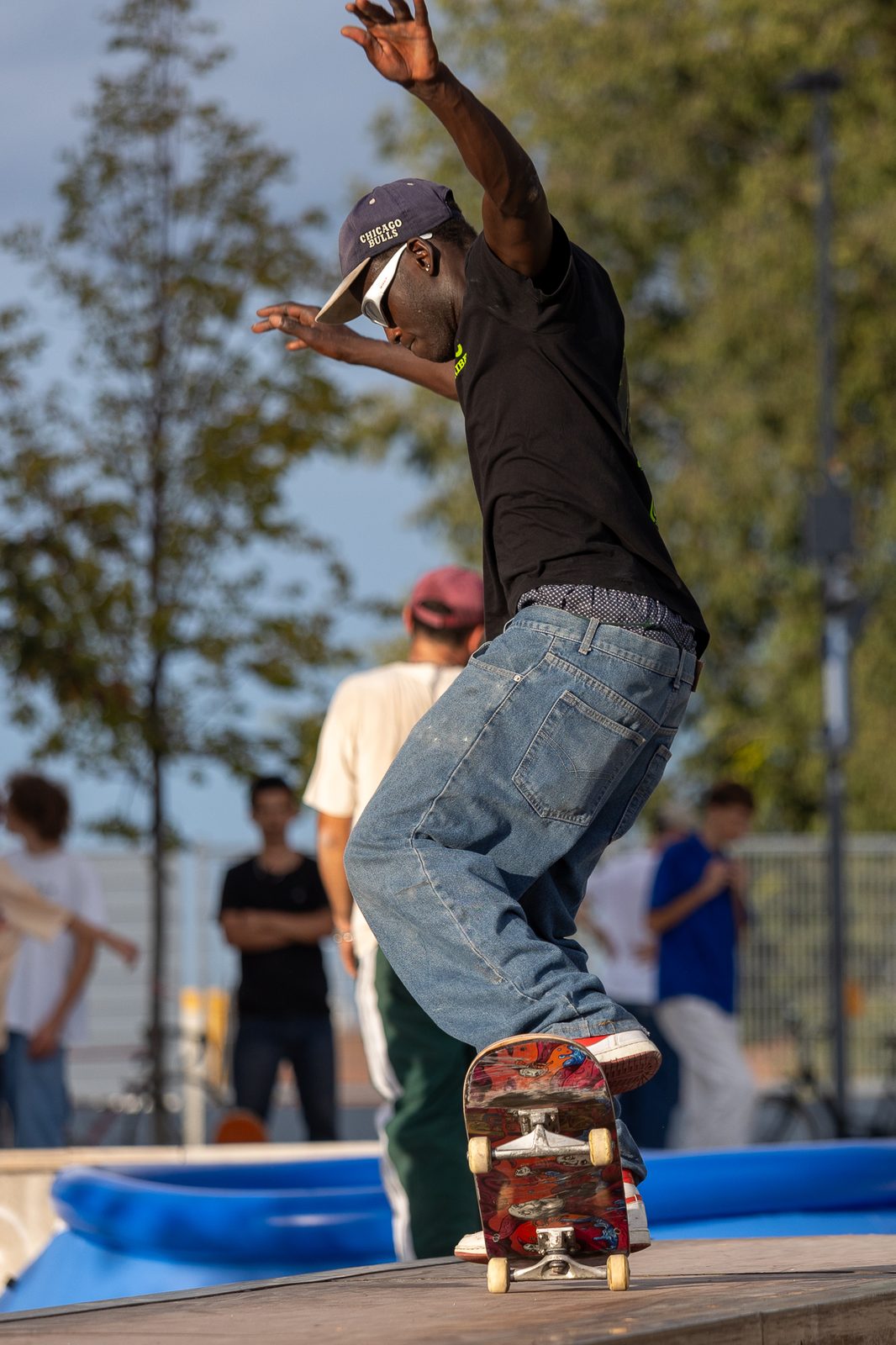 Air backside tra gli alberi