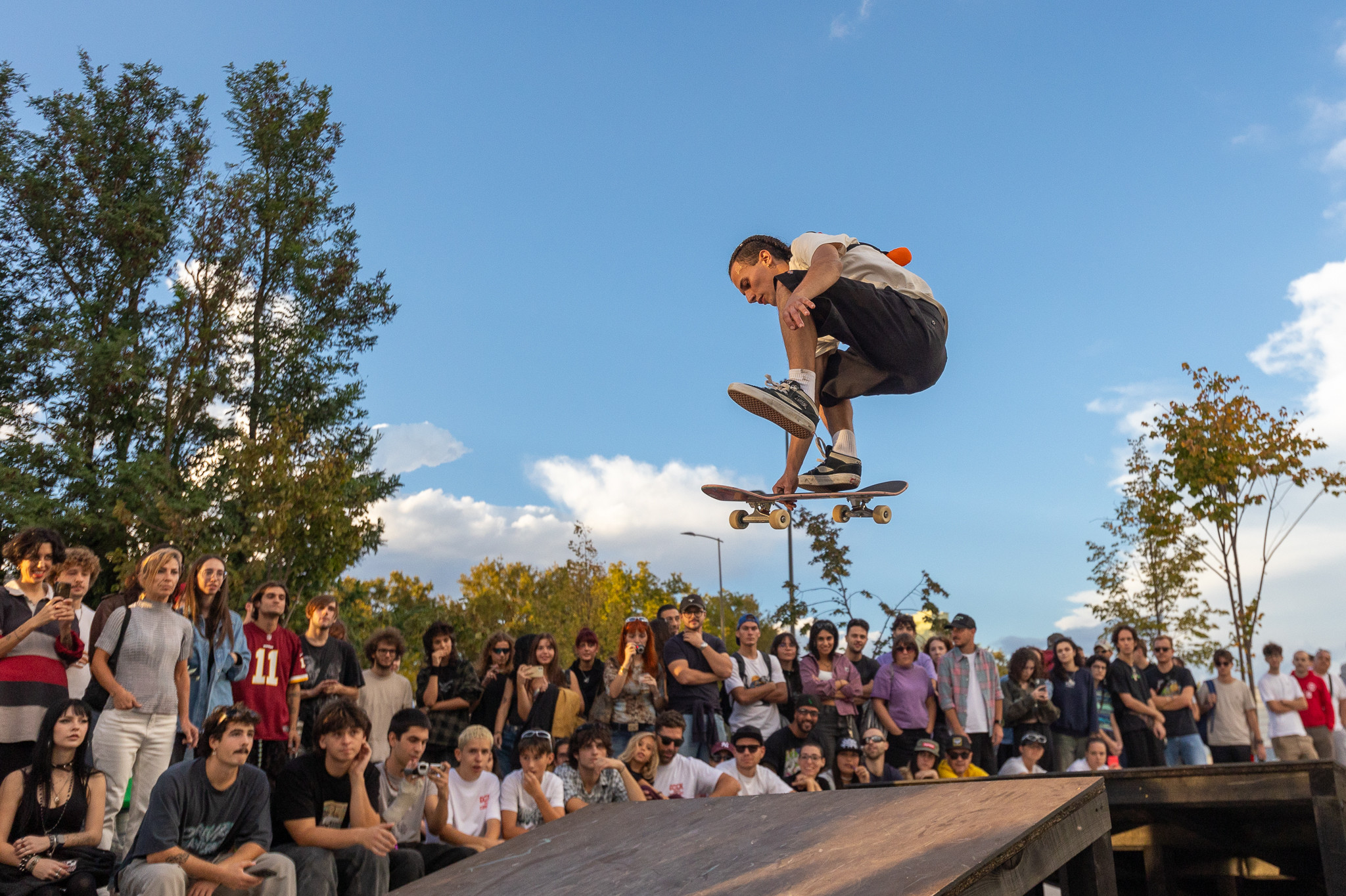 Skater in azione sulle rampe del contest alla Darsena