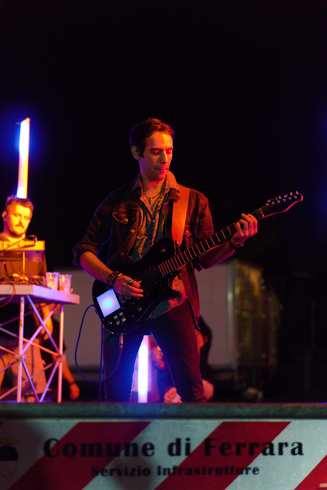 Artisti sul palco del Dock alla Darsena